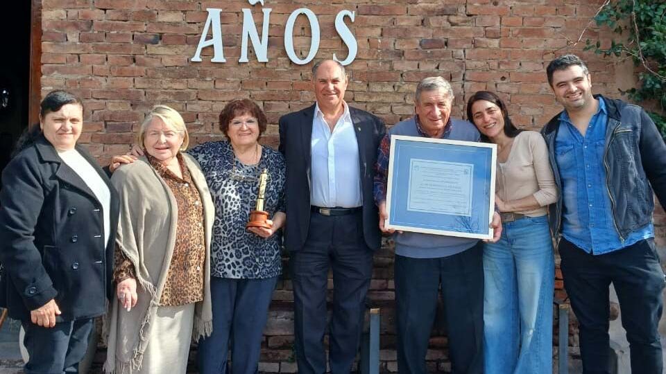 AEHG La Plata presente en el 100 aniversario de Restaurante Silvano