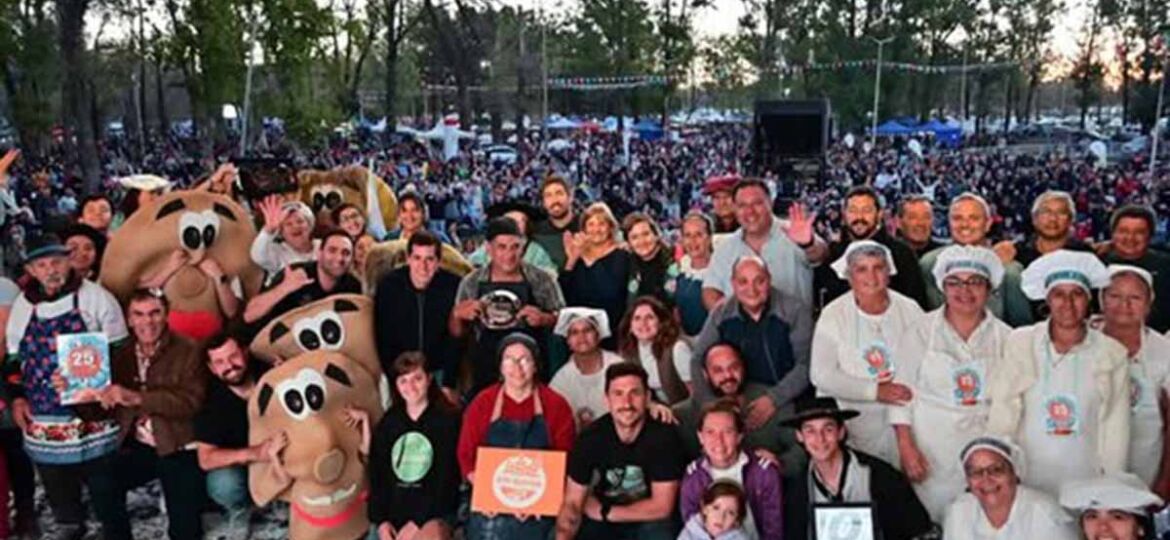La AEHG La Plata presente en la 25º edición de la Fiesta Nacional de la Torta Frita. 1