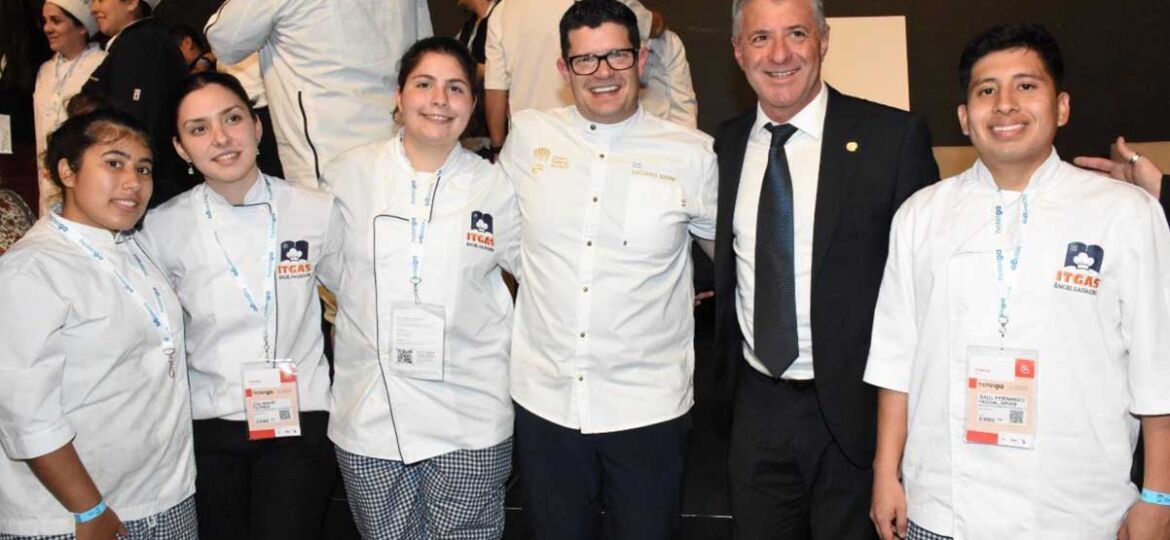 La AEHG La Plata presente en la inauguración oficial de HOTELGA 2025 2