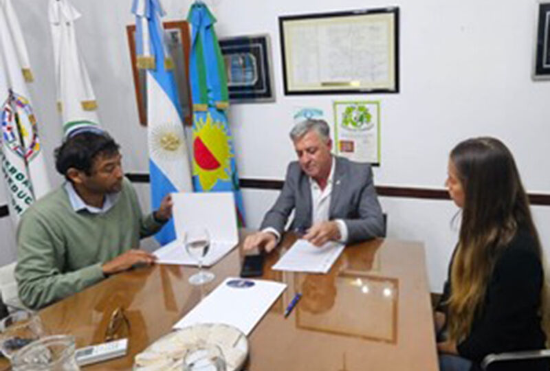 La AEHG La Plata y el Municipio de Las Flores firmaron un convenio para profesionalizar la atención turística en la región 2