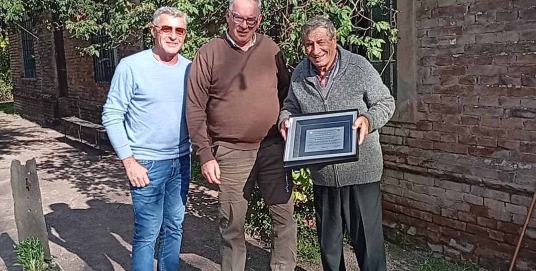 RECONOCIMIENTO A LA TRAYECTORIA Y REAPERTURA DE PANADERÍA EL TRIUNFO EN MERCEDES