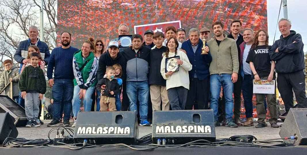 Tomás Jofré gran cantidad de público en la Fiesta de la Galleta de Campo 1